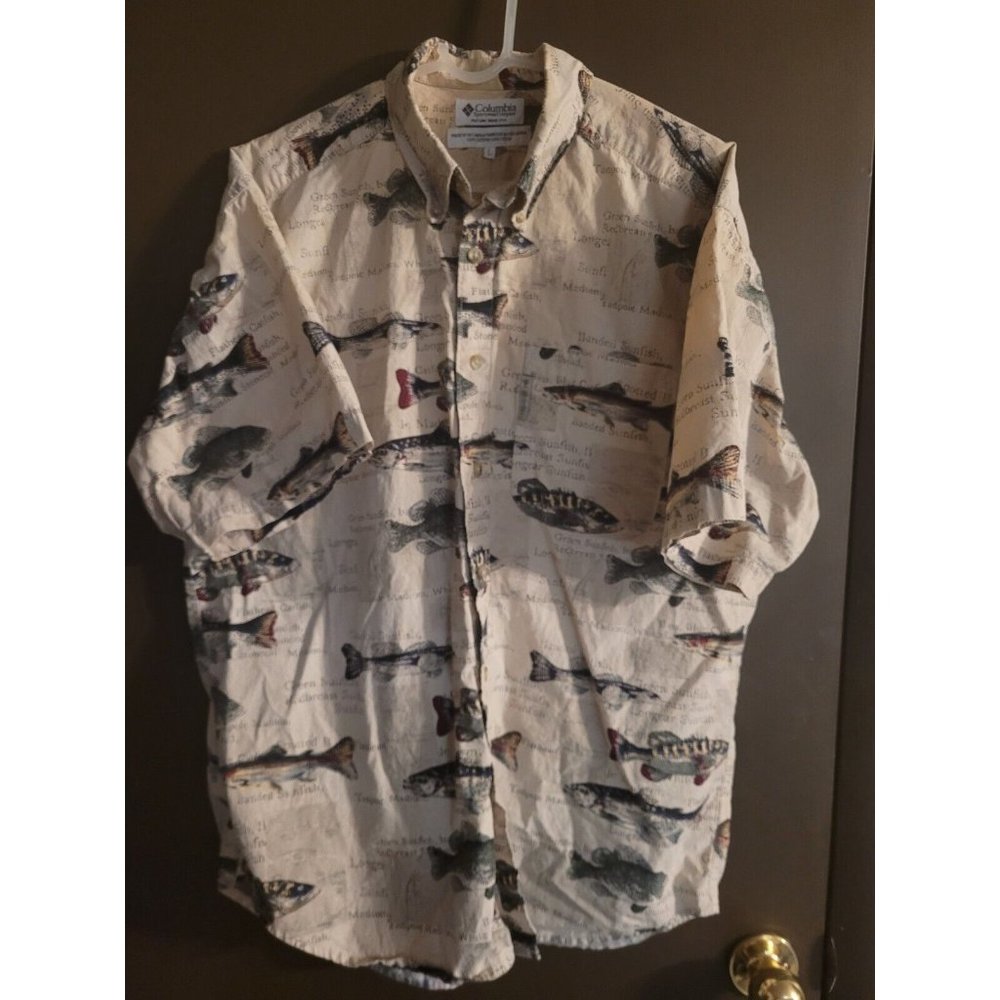 Columbia Mens Size Large Beige All Over Fish Print Short Sleeve Button Up Shirt